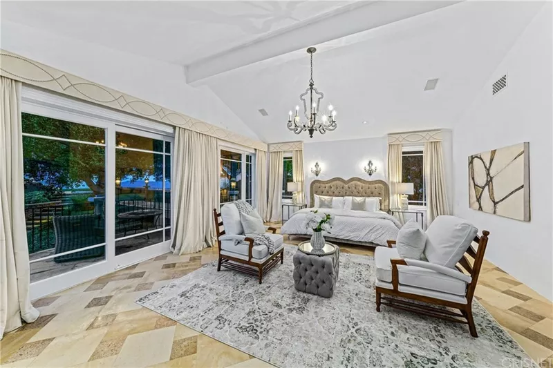 Joe Rogan's Master bedroom with chandelier