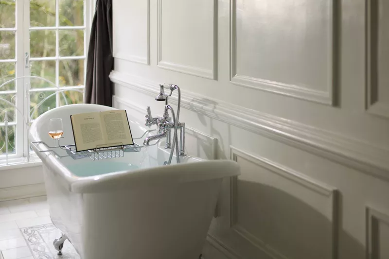 Soaking tub with book holder