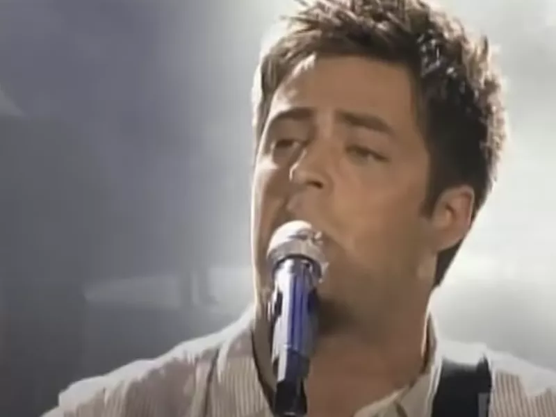 Lee DeWyze performing Hallelujah