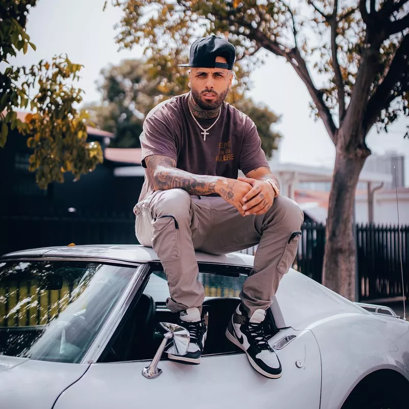 Nicky Jam in car