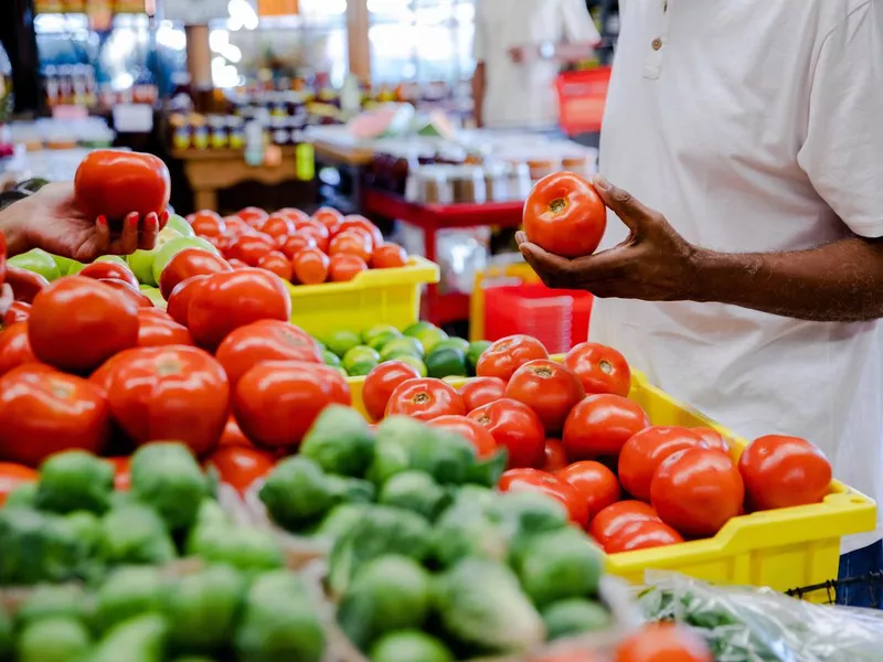 Consumer browsing produce