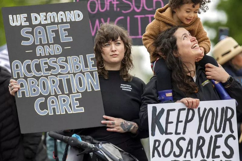 Pro-choice protesters