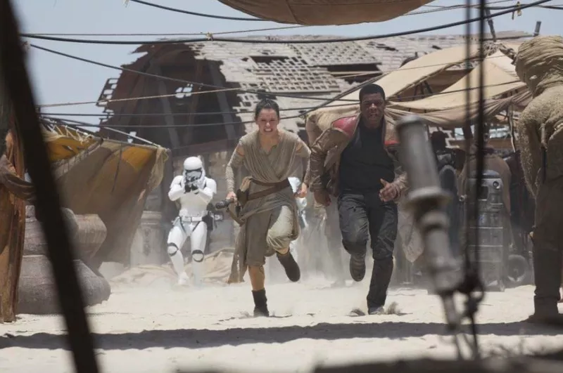 John Boyega and Daisy Ridley in Star Wars: Episode VII - The Force Awakens